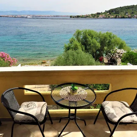 For 4 Persons, By The Sea And With Beautiful View Apartment Kali