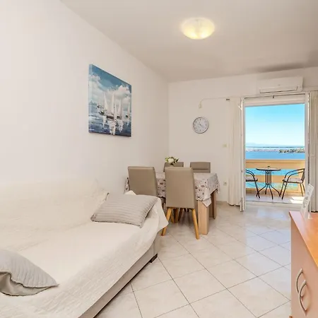 For 4 Persons, By The Sea And With Beautiful View Apartment *