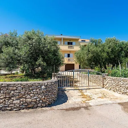 Apartment For 4 Persons, By The Sea And With Beautiful View *