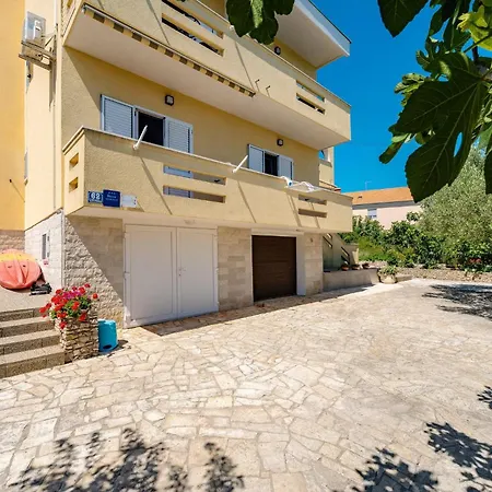 For 4 Persons, By The Sea And With Beautiful View Apartment Kali