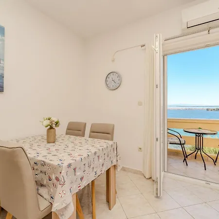 For 4 Persons, By The Sea And With Beautiful View