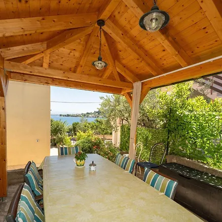 For 4 Persons, By The Sea And With Beautiful View Appartamento *