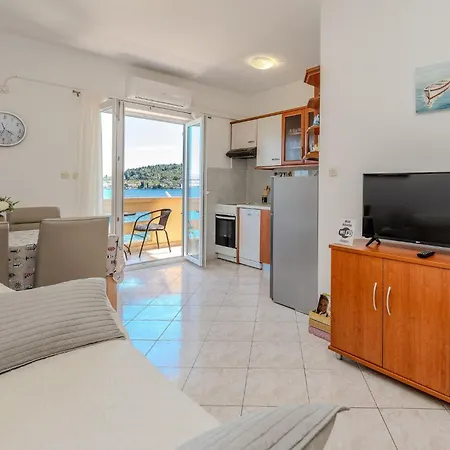 For 4 Persons, By The Sea And With Beautiful View Apartment