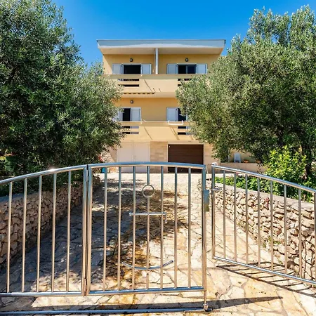 Apartment For 4 Persons, By The Sea And With Beautiful View