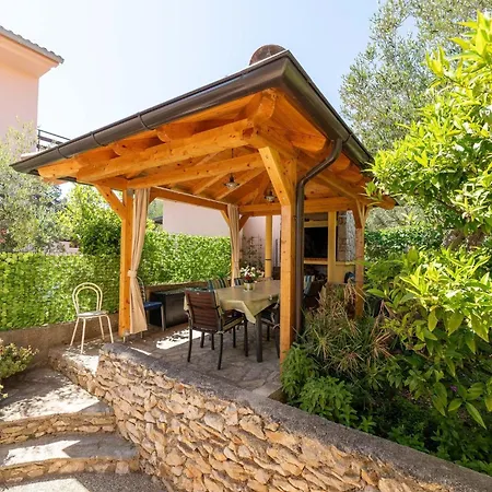 For 4 Persons, By The Sea And With Beautiful View *
