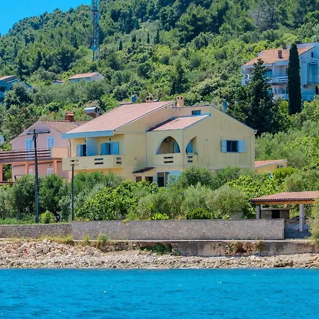 Apartment For 4 Persons, By The Sea And With Beautiful View