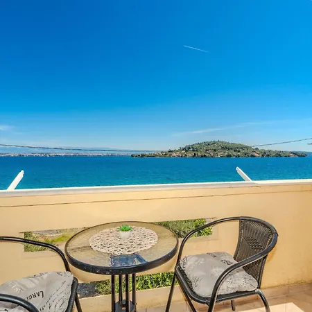 For 4 Persons, By The Sea And With Beautiful View *