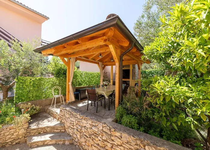 For 4 Persons, By The Sea And With Beautiful View *