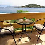 Apartmán For 4 Persons, By The Sea And With Beautiful View Kali