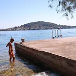 For 4 Persons, By The Sea And With Beautiful View *