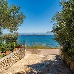 For 4 Persons, By The Sea And With Beautiful View Apartmán Kali